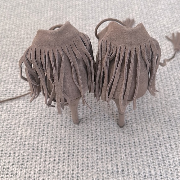 FOREVER 21 Fringe Taupe T strap heels size 7 - Picture 8 of 10